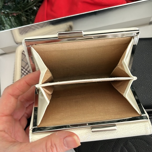 Burberry London Novacheck bifold with kiss lock / crossbody Pristine condition - Picture 6 of 9